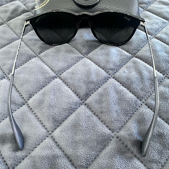 Ray-Ban Erika Black Sunglasses with Blue Mirrored Lenses LIKE NEW - Picture 6 of 8